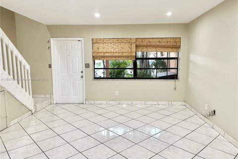 Adosado en alquiler en Pembroke Pines, Florida, 2 dormitorios, 117.06 m2 № 1964279 - foto 22