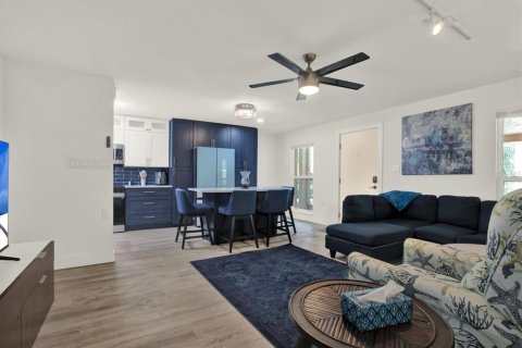 Condominio en alquiler en Saint Pete Beach, Florida, 3 dormitorios, 95.69 m2 № 2103801 - foto 5