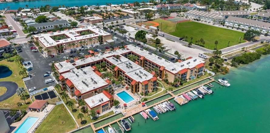 Condominio en Saint Pete Beach, Florida, 3 dormitorios  № 2103801