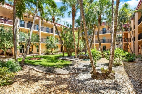 Condominio en alquiler en Saint Pete Beach, Florida, 3 dormitorios, 95.69 m2 № 2103801 - foto 2