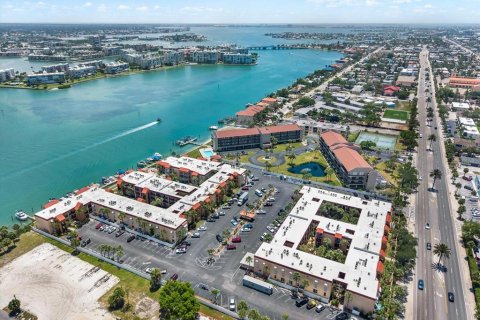 Condominio en alquiler en Saint Pete Beach, Florida, 3 dormitorios, 95.69 m2 № 2103801 - foto 27