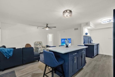 Condominio en alquiler en Saint Pete Beach, Florida, 3 dormitorios, 95.69 m2 № 2103801 - foto 8