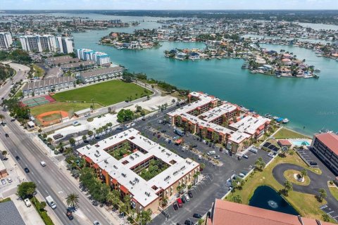 Condominio en alquiler en Saint Pete Beach, Florida, 3 dormitorios, 95.69 m2 № 2103801 - foto 28