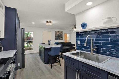 Condominio en alquiler en Saint Pete Beach, Florida, 3 dormitorios, 95.69 m2 № 2103801 - foto 7
