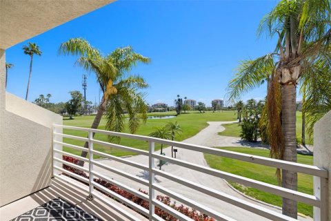 Condo in Saint Petersburg, Florida, 2 bedrooms  № 1614371 - photo 14