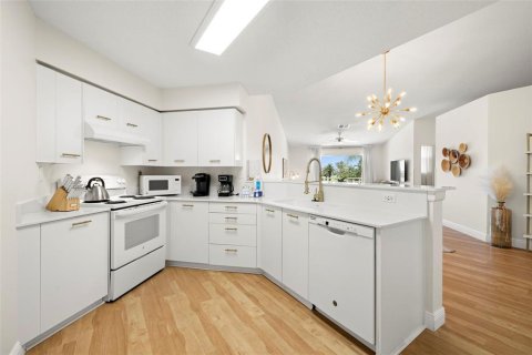 Condo in Saint Petersburg, Florida, 2 bedrooms  № 1614371 - photo 25