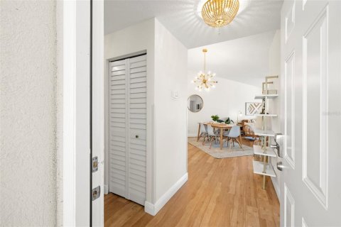 Condo in Saint Petersburg, Florida, 2 bedrooms  № 1614371 - photo 7