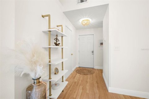 Condo in Saint Petersburg, Florida, 2 bedrooms  № 1614371 - photo 6