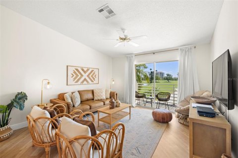 Condo in Saint Petersburg, Florida, 2 bedrooms  № 1614371 - photo 11