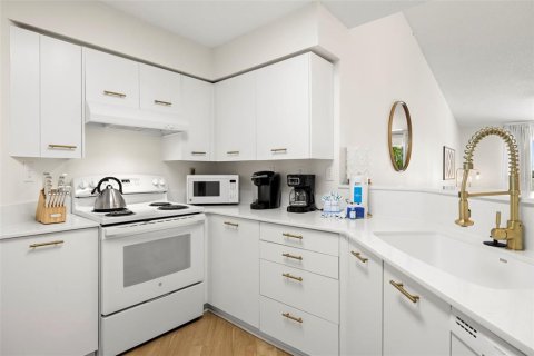 Condo in Saint Petersburg, Florida, 2 bedrooms  № 1614371 - photo 24
