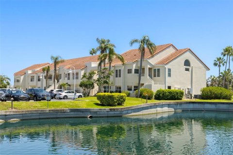 Condo in Saint Petersburg, Florida, 2 bedrooms  № 1614371 - photo 2