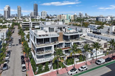 Condominio en venta en Miami Beach, Florida, 2 dormitorios, 93.46 m2 № 1862619 - foto 1