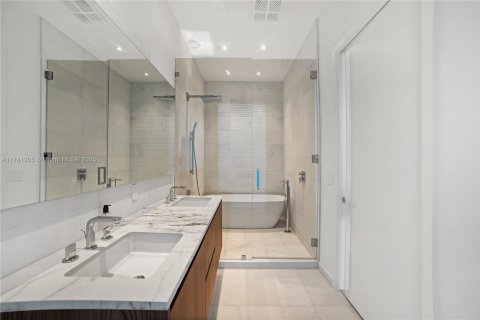 Condominio en venta en Miami Beach, Florida, 2 dormitorios, 93.46 m2 № 1862619 - foto 17