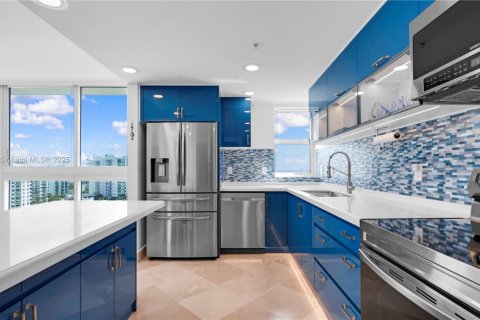 Copropriété à louer à North Bay Village, Floride: 3 chambres, 159.05 m2 № 1943765 - photo 10