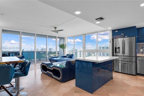 Copropriété à louer à North Bay Village, Floride: 3 chambres, 159.05 m2 № 1943765 - photo 1