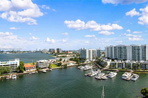 Copropriété à louer à North Bay Village, Floride: 3 chambres, 159.05 m2 № 1943765 - photo 15
