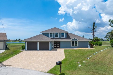 House in Rotonda, Florida 3 bedrooms, 233.37 sq.m. № 1876519 - photo 1