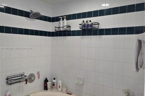 House in Cutler Bay, Florida 3 bedrooms, 132.39 sq.m. № 2067912 - photo 19