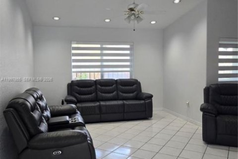 House in Cutler Bay, Florida 3 bedrooms, 132.39 sq.m. № 2067912 - photo 8