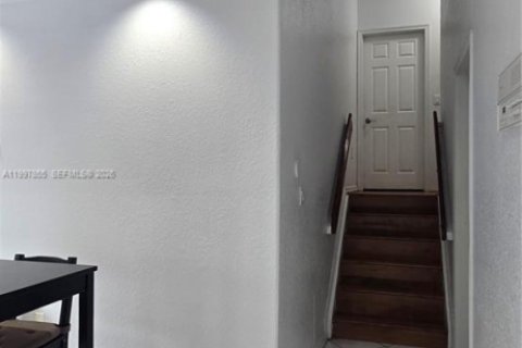 House in Cutler Bay, Florida 3 bedrooms, 132.39 sq.m. № 2067912 - photo 10