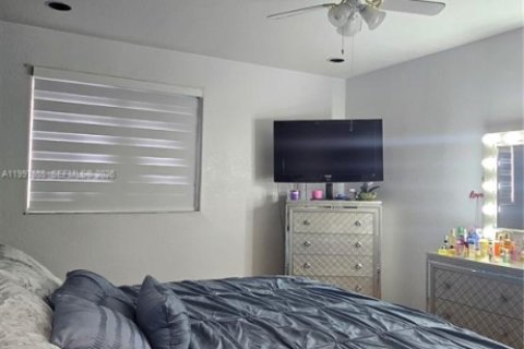 House in Cutler Bay, Florida 3 bedrooms, 132.39 sq.m. № 2067912 - photo 17