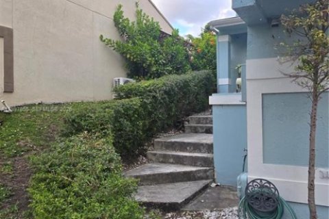 House in Cutler Bay, Florida 3 bedrooms, 132.39 sq.m. № 2067912 - photo 2