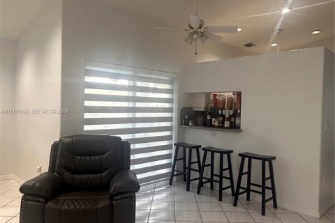 House in Cutler Bay, Florida 3 bedrooms, 132.39 sq.m. № 2067912 - photo 5