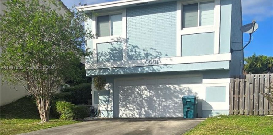 House in Cutler Bay, Florida 3 bedrooms, 132.39 sq.m. № 2067912