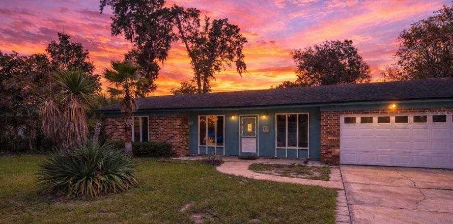 House in Orange Park, Florida 3 bedrooms, 133.41 sq.m. № 2233213