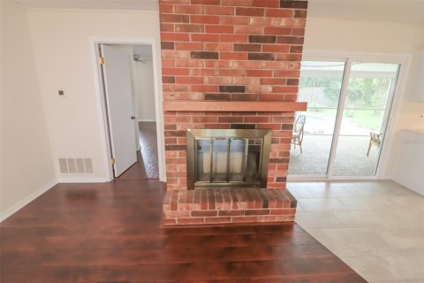House in Orange Park, Florida 3 bedrooms, 133.41 sq.m. № 2233213 - photo 12