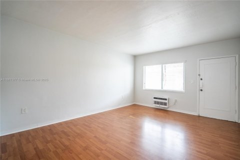 Apartment in Miami Beach, Florida 48.77 sq.m. № 1924537 - photo 5
