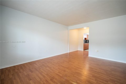 Apartment in Miami Beach, Florida 48.77 sq.m. № 1924537 - photo 4