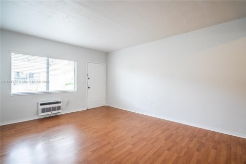 Apartment in Miami Beach, Florida 48.77 sq.m. № 1924537 - photo 2