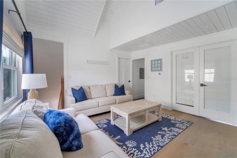 House in Saint Pete Beach, Florida 4 bedrooms, 193.61 sq.m. № 1804805 - photo 13
