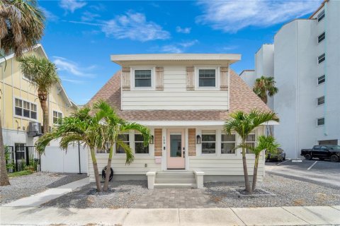 House in Saint Pete Beach, Florida 4 bedrooms, 193.61 sq.m. № 1804805 - photo 2