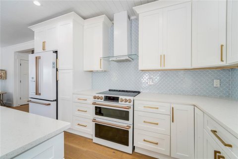 House in Saint Pete Beach, Florida 4 bedrooms, 193.61 sq.m. № 1804805 - photo 5