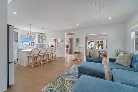 House in Saint Pete Beach, Florida 4 bedrooms, 193.61 sq.m. № 1804805 - photo 6
