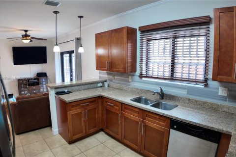 House in Homestead, Florida 3 bedrooms, 146.14 sq.m. № 1761720 - photo 15