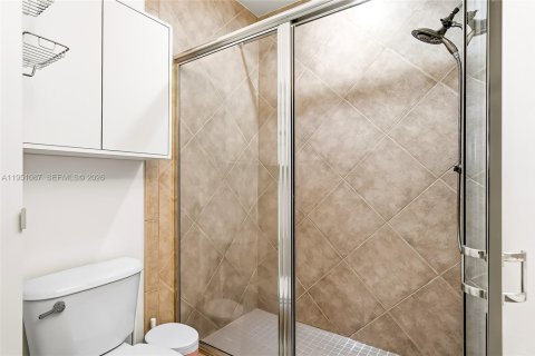 Condo in Hallandale Beach, Florida, 2 bedrooms № 2153121 - photo 17