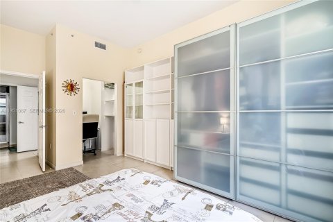 Condo in Hallandale Beach, Florida, 2 bedrooms № 2153121 - photo 13