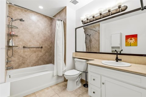 Condo in Hallandale Beach, Florida, 2 bedrooms № 2153121 - photo 29