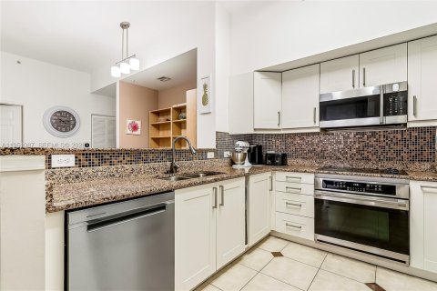 Condo in Hallandale Beach, Florida, 2 bedrooms № 2153121 - photo 19