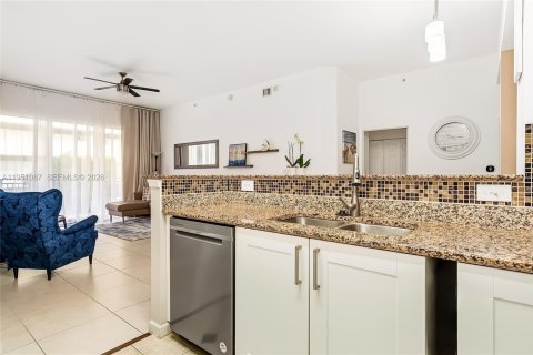 Condo in Hallandale Beach, Florida, 2 bedrooms № 2153121 - photo 21