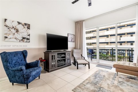 Condo in Hallandale Beach, Florida, 2 bedrooms № 2153121 - photo 4