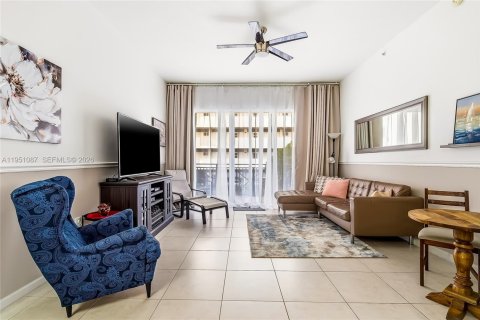 Condo in Hallandale Beach, Florida, 2 bedrooms № 2153121 - photo 7