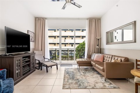 Condo in Hallandale Beach, Florida, 2 bedrooms № 2153121 - photo 1