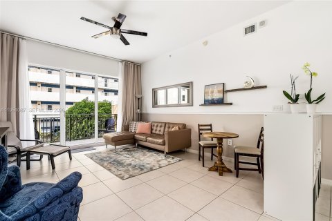 Condo in Hallandale Beach, Florida, 2 bedrooms № 2153121 - photo 2