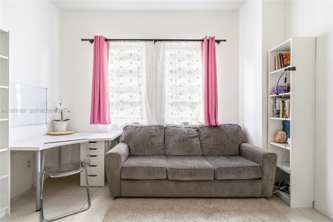 Condo in Hallandale Beach, Florida, 2 bedrooms № 2153121 - photo 26