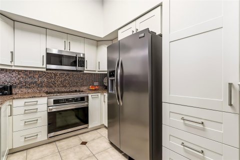 Condo in Hallandale Beach, Florida, 2 bedrooms № 2153121 - photo 20