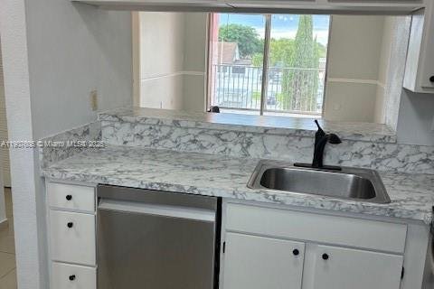 Снять в аренду кондоминиум в Майами, Флорида 2 спальни, 74.32м2, № 1964051 - фото 2